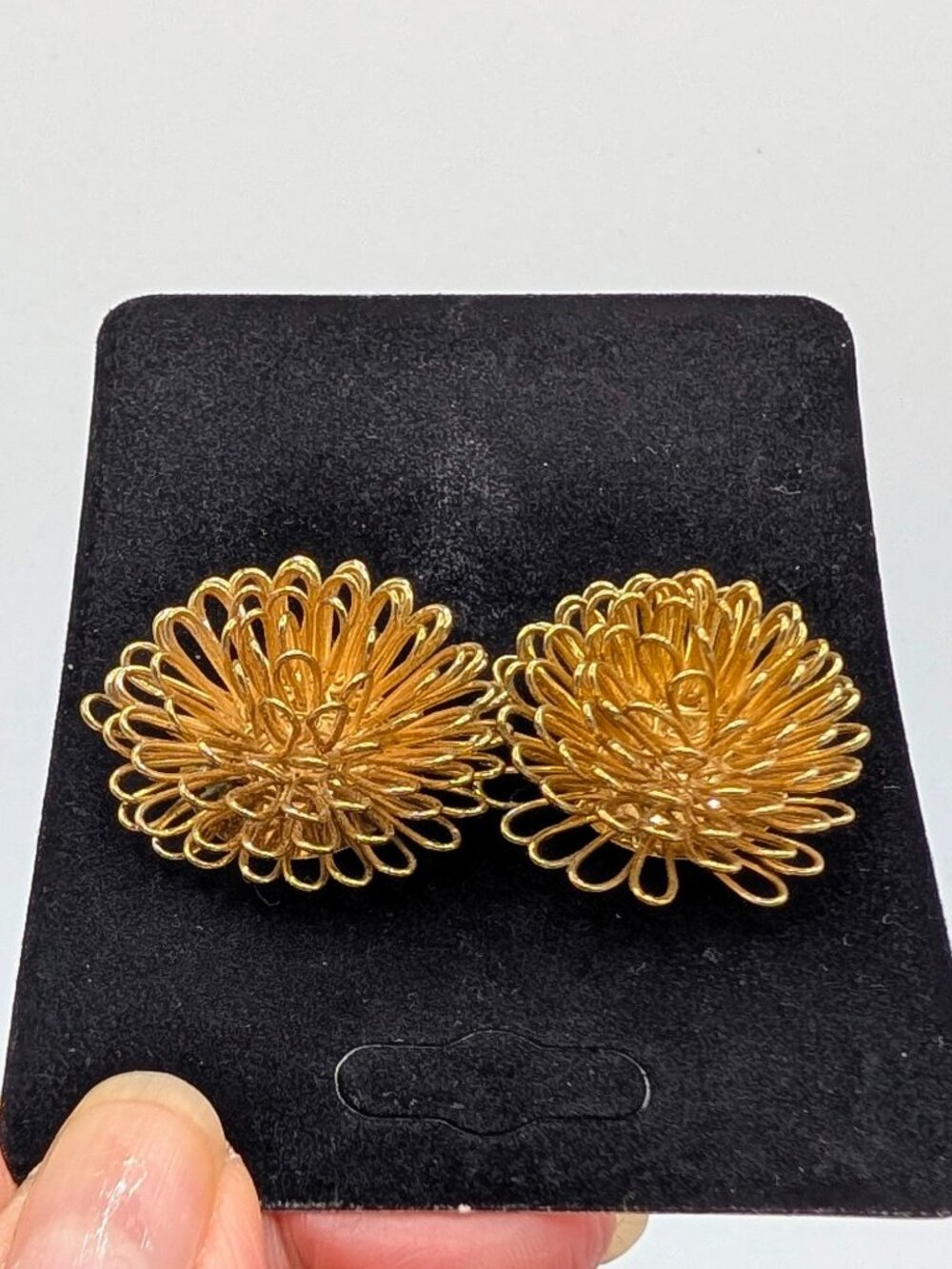 3D Domed Flower Design Stud Earrings - Vintage - Gold-Tone